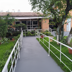 Casa de Repouso Vovó Esperança - jardim corredor