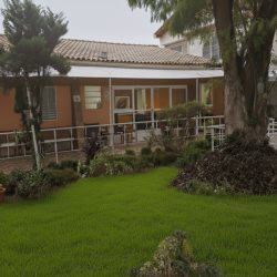 Casa de Repouso Vovó Esperança - jardim gramado